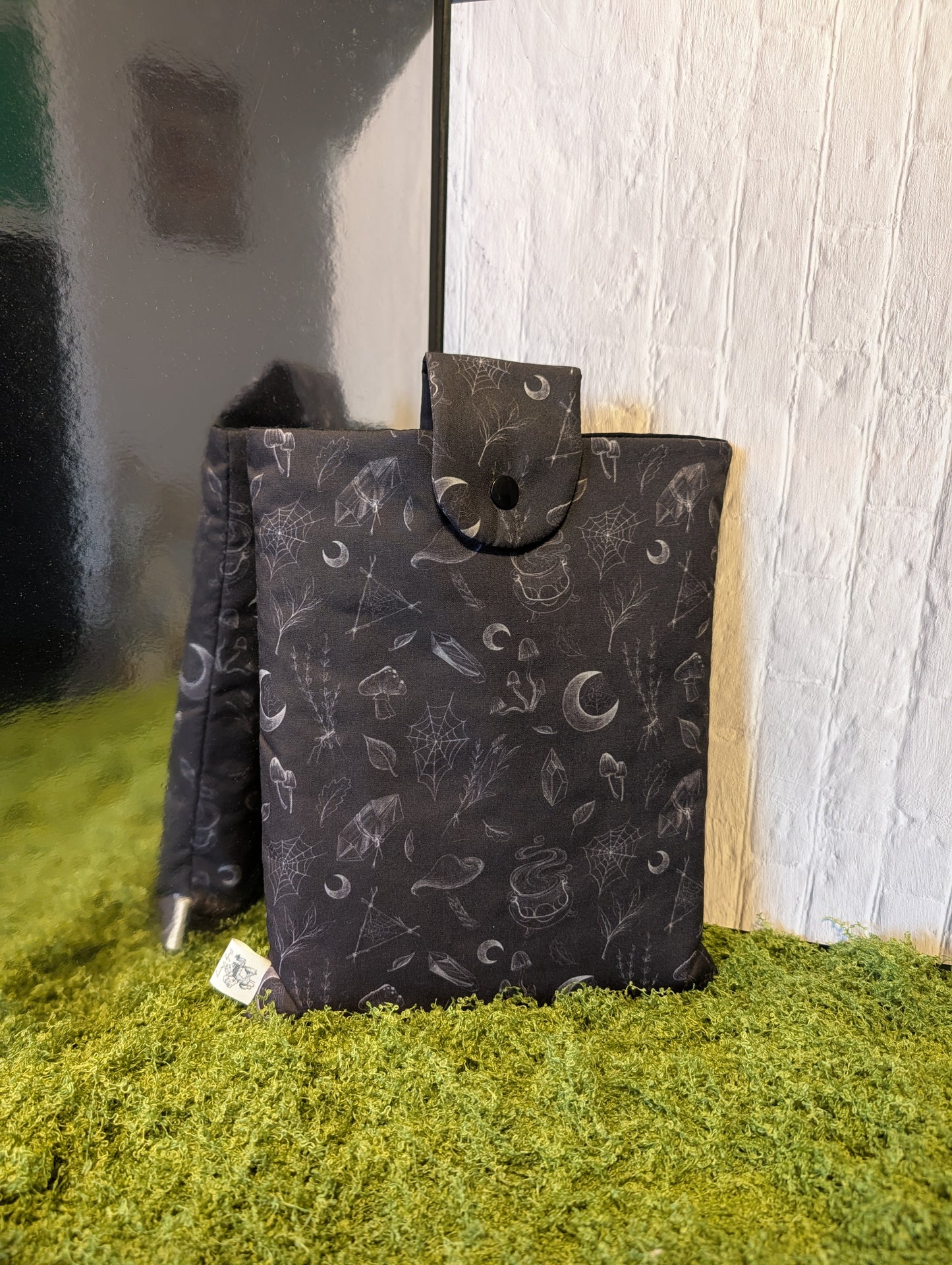 Booksleeve "Cauldron"