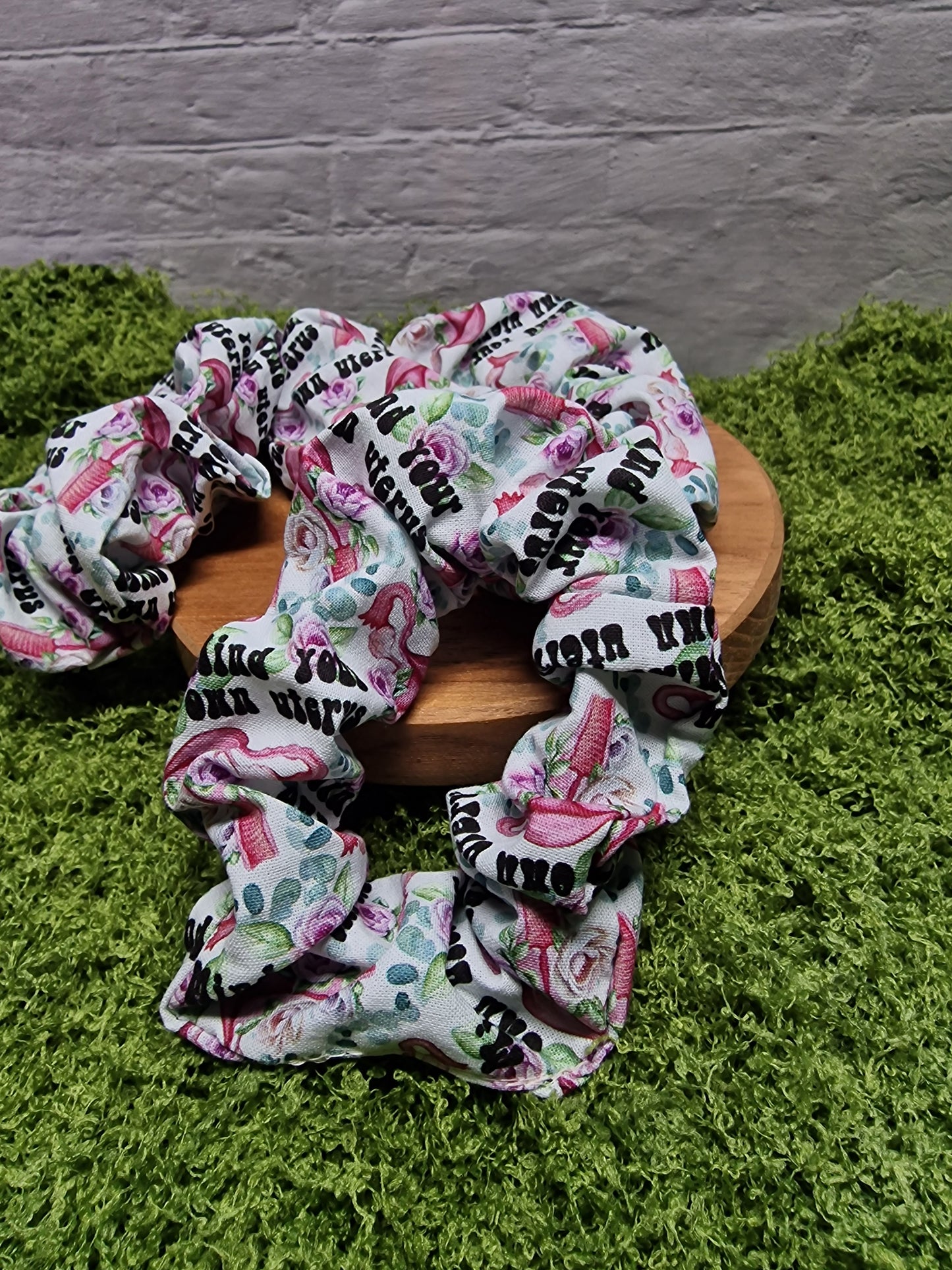 Scrunchie "Mind your own Uterus"
