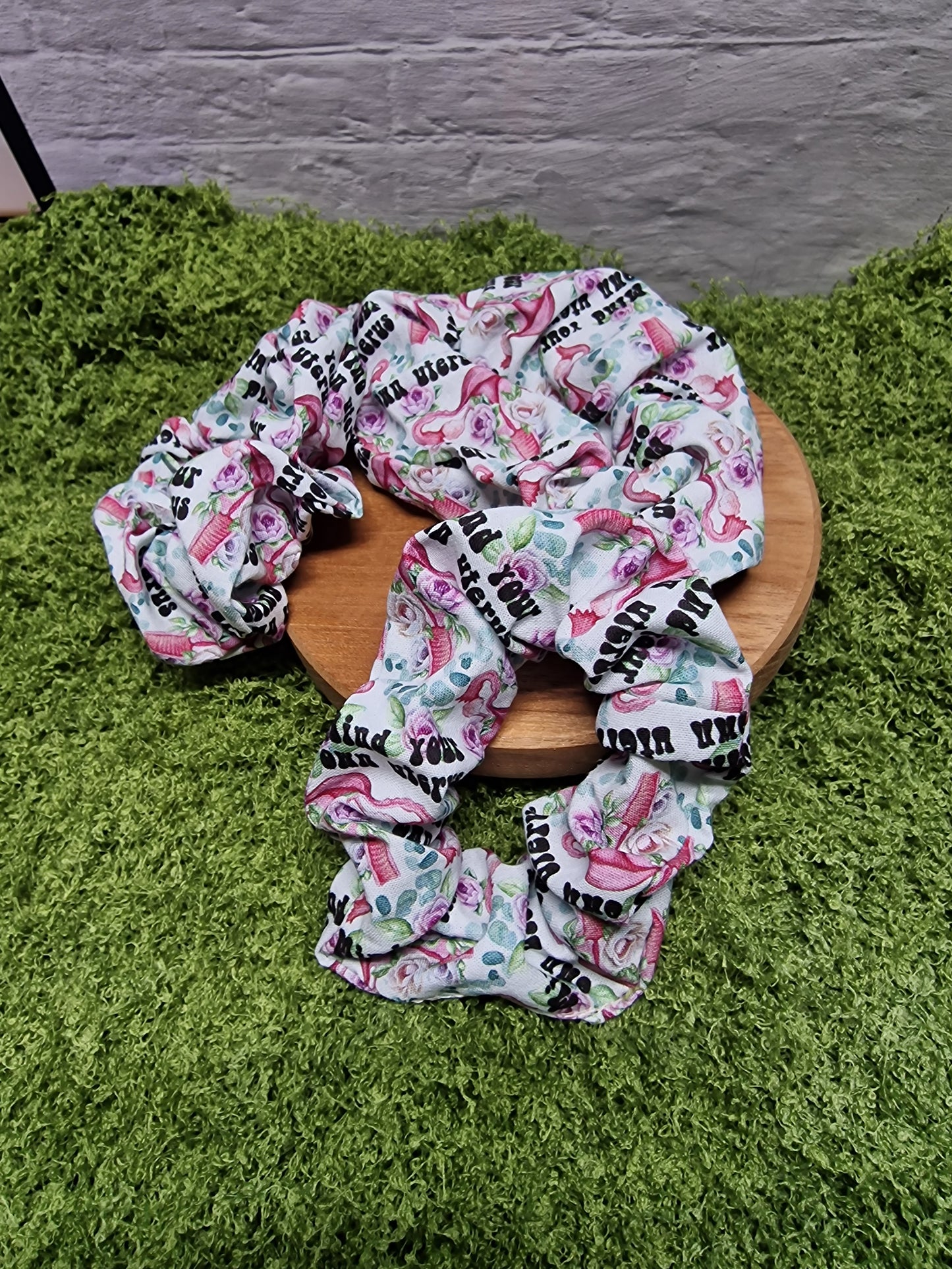 Scrunchie "Mind your own Uterus"