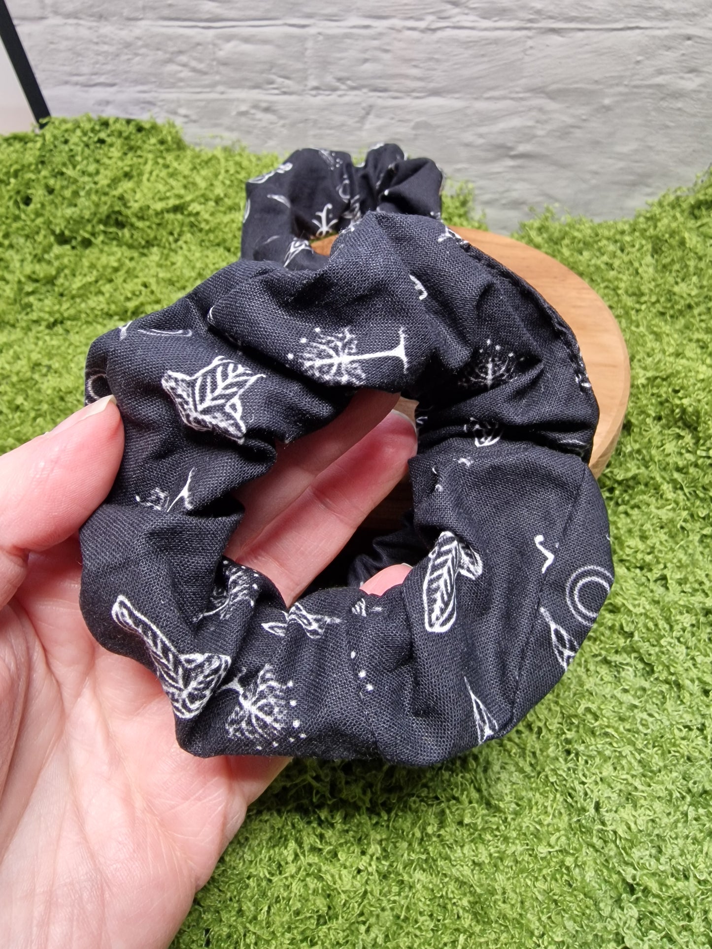 Scrunchie "Herr der Ringe Symbole"