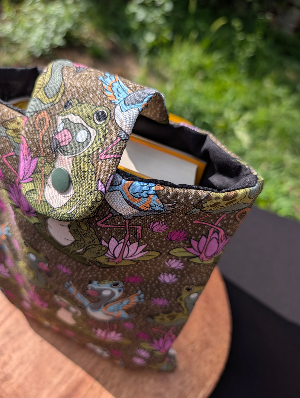Booksleeve *Frogs & Feathers*